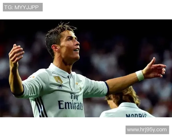 足球巨星C罗精彩庆祝瞬间回顾展现激情与荣耀的完美结合 足球巨星C罗精彩庆祝瞬间回顾展现激情与荣耀的完美结合