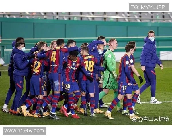 超可爱的足球明星们在绿茵场上展现魅力与风采的精彩瞬间